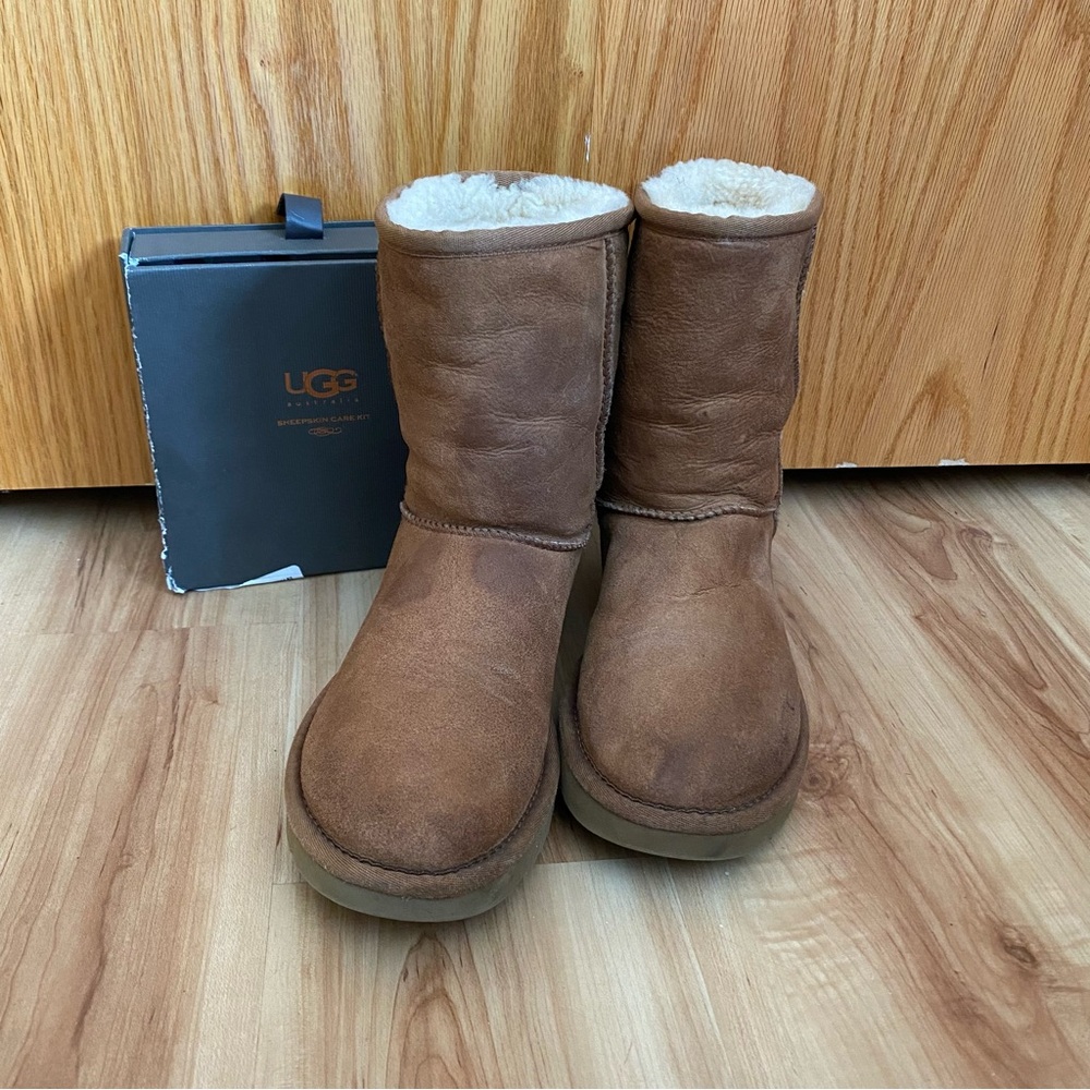 Classic Short UGG Boots with UGG Shoe Care Kit